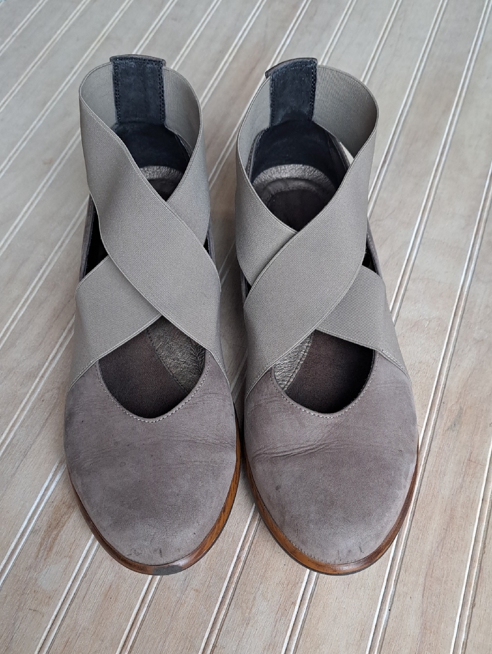 Naot Suede Leather Elastic Comfort Pumps Taupe Gray Block Heel Mary Jane EU 40